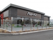 <p>In- &amp; outdoor sign</p>
<p>Pizza Hut: belettering&nbsp;</p>