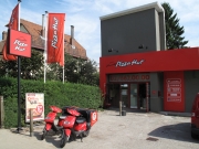 <p>In- &amp; outdoor sign</p>
<p>Pizza Hut Oudergem:&nbsp;volledig</p>